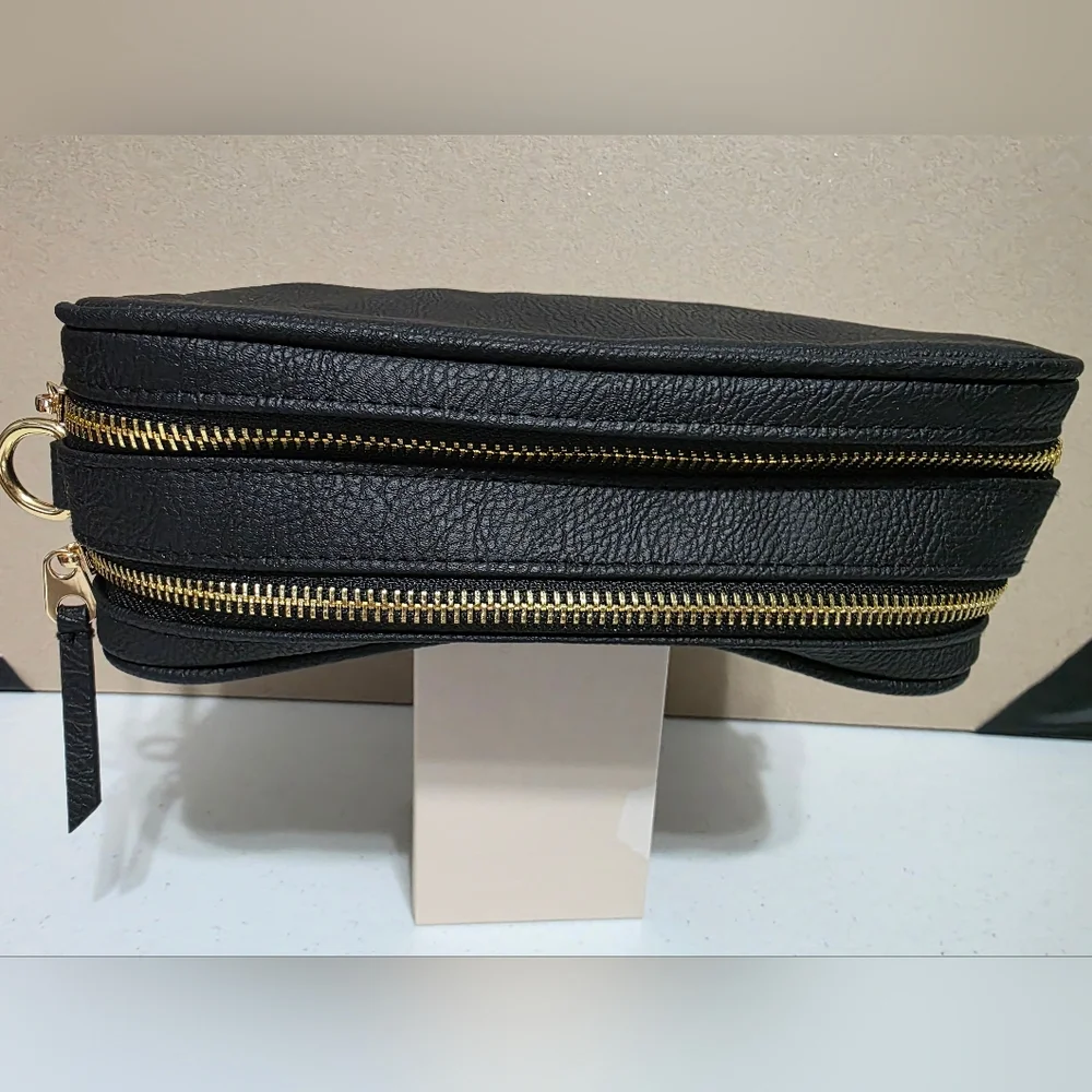 Universal Thread Black Camera/Crossbody Bag - Pebbled Finish